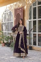Robe évasée en soie luxueuse à motifs floraux avec accents brillants Zari, voile en maille élégant, col rond, ensemble de vêtements de soirée fantaisie pour femmes