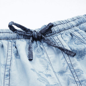 Short en jean taille haute bleu clair à imprimé cachemire pour femme, coupe décontractée, taille à cordon de serrage avec poches, en tissu de coton délavé - Product Image 5