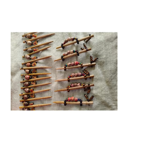 Bâtonnet à chignon en bois de qualité supérieure, fait main, à grain naturel, accessoire capillaire pour coiffures ethniques et modernes - Product Image 1
