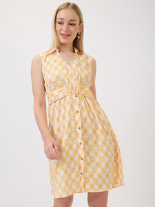 Venta al por mayor: Vestido formal amarillo con estampado floral, cuello, sin mangas, largo midi, bajo acampanado, de georgette, lavable, natural. - Product Image 3