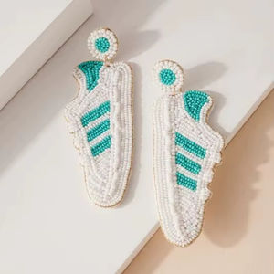 ต่างหูรูปรองเท้าประดับลูกปัดทำมือ ต่างหูแฟชั่นสำหรับคุณแม่ เพื่อน หรือของขวัญสำหรับเธอ - Product Image 1