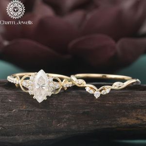 Bague de fiançailles Charm_Jewells en argent avec moissanite taille coussin, sertie à griffes, certifiée IGI, design floral vintage pour femme - Product Image 4