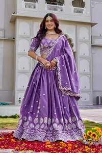 VISHNU K DESIGNS LAHENGA CHOLI DUPATTA VESTIDO DE FIESTA VINTAGE DE SEDA CRIPA PURA CON LENTEJUELAS DE 7MM Y BORDADOS, LARGO HASTA EL SUELO, CAJA REGULAR - Product Image 5