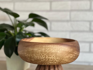 Bol de service en bois d'acacia – bol artisanal sur pied – bol à fruits – fabriqué à la main en Thaïlande – bol en bois – décoration de table - Product Image 3