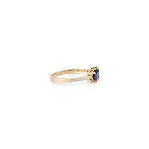 Anillo apilable de oro amarillo macizo de 14 quilates con zafiro azul en forma de pera y diamantes, de diseño simple y moderno, para uso diario. - Product Image 5