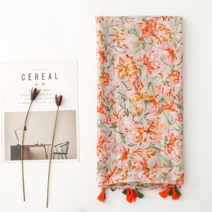 Colección Primavera Verano: Nuevo Chal/Hijab de Algodón Suave con Estampado Floral, Satén, Jersey, Borlas de Poliéster - Product Image 3