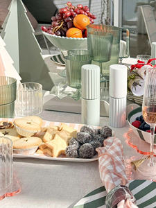 Elegante Molinillo de Sal y Pimienta con Acabado Lacado, Ideal para Decoración de Cocina Moderna - Product Image 4