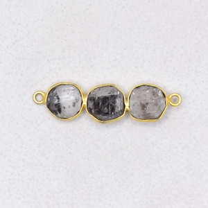 Connecteur en diamant Herkimer |   Charme en quartz clair serti de trois pierres |   Bijoux d'amour délicats faits à la main - Product Image 1