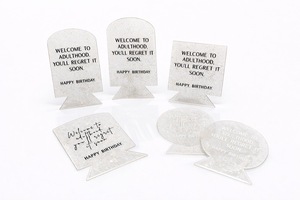 Placa de Acrílico Personalizada con Mensaje, Letrero Divertido de Cumpleaños para Escritorio, “Bienvenido a la Juventud”, Decoración Moderna para Regalo - Product Image 6