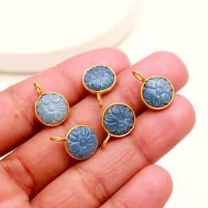 Colgante de ópalo azul natural tallado a mano con forma de flor, piedra preciosa de ópalo azul en plata de ley 925 para la fabricación de joyas al por mayor. - Product Image 1