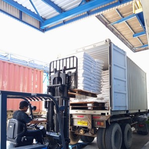 Jabón en Barra para hacer Jabón en Barra - Color Blanco Sólido TFM 70% Aceite de Oliva Hecho a Mano para Uso en el Baño Hecho en Indonesia - Product Image 4