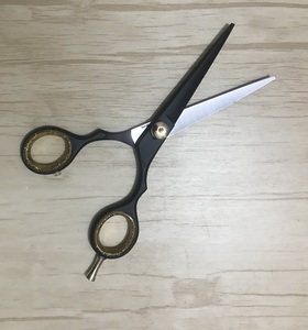 Ciseaux de barbier professionnels pour la coupe de cheveux et la coiffure en salon - Product Image 4