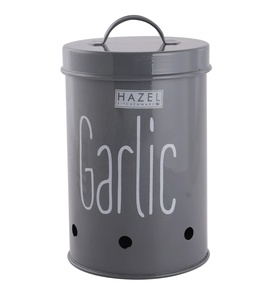 Boîte de rangement pour ail en métal gris avec trous d'aération pour la conservation des produits frais et un comptoir de cuisine moderne et élégant - Product Image 2