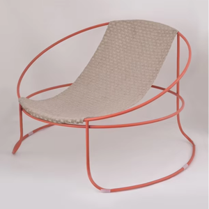 Chaise de loisirs moderne en fil métallique avec revêtement en maille et finition par peinture en poudre |   Utilisation en chambre à coucher et en salon, design contemporain - Product Image 1