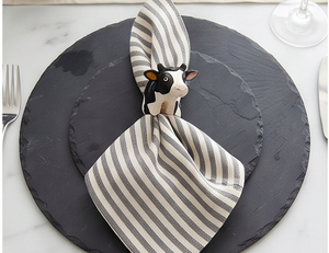 Juego de servilleteros de madera con diseños de flamencos, gallos, conejos y perros para decoración de mesa de estilo rústico. - Product Image 6