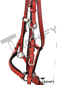Ensemble de bridon de luxe en cuir rouge et noir pour cheval, avec peitorale et rênes |   Équipement d'équitation rembourré sur mesure pour l'équitation - Product Image 6