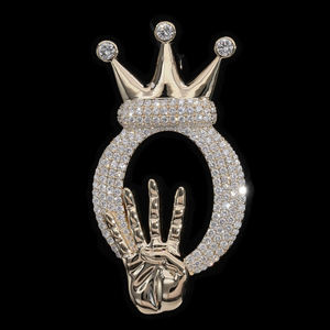 Colgante de Corona Hip Hop con Mano Incrustada en Diamantes, Chapado en Oro de 18K, Joyería Unisex para Uso Diario - Product Image 3
