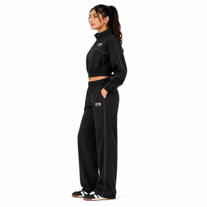 Ensemble de survêtement court noir pour femme, personnalisable avec logo, veste de sport athlétique et pantalon large, 2 pièces, en molleton polyester/coton, pour la gym - Product Image 4
