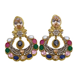 Vente chaude 2024 boucles d'oreilles de bijoux de mode pour les femmes plaqué or argent cerceau 2 tons avec des pierres multicolores pour la fête et les cadeaux - Product Image 1