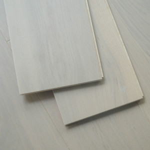 Empresa de Vietnam Pisos de roble en espiga gris claro Pisos laminados en forma de V Pisos de madera dura en espiga - Product Image 2