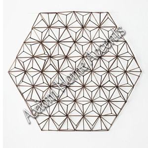 Art mural minimaliste en métal avec design géométrique Pièce élégante pour salon ou bureau moderne par Axiom Home Accents - Product Image 5