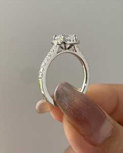 Bague de fiançailles Cushion Lab Grown Diamond Halo |   Bague personnalisée en or 14 carats ou en argent, certifiée IGI - Product Image 2