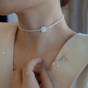 Colliers à pendentif tendance pour femmes, vente chaude, perles d'eau douce, collier à fleurs en coquille de perle 3-4 perles - Product Image 3