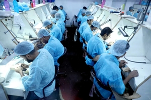 <b>Custom</b> <b>Logo</b> Moissanite Iced Out <b>Watches</b> | Bling Hip Hop <b>Watches</b> | Indian Manufacturer - Product Image 5