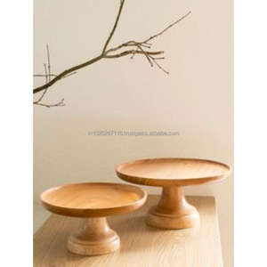 Support à gâteau en bois avec détails sculptés parfait pour les mariages, les réceptions, les anniversaires ou les événements de restauration haut de gamme - Product Image 5