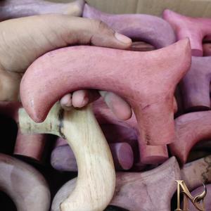 Bâton de marche en bois fait main avec poignée ergonomique, canne en bois naturel artisanale pour la randonnée et le soutien quotidien - Product Image 5