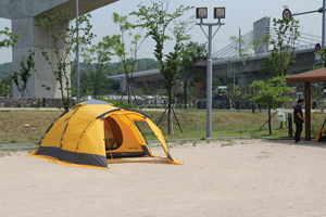 เต็นท์แคมป์ปิ้ง CAMPTOWN EPIC-100 สำหรับ 4 คน ใช้ได้ทุกฤดู ผ้าโพลีเอสเตอร์สองชั้น กันน้ำ 2000-3000 มม. กางเร็ว สำหรับกิจกรรมกลางแจ้ง - Product Image 4