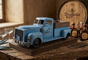Camioneta Coleccionable Don Julio 1942, Decoración Metálica Azul Vintage para la Cueva del Hombre, Bar o Hogar - Product Image 3