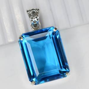 Pendentif en topaze bleue naturelle 110,30 carats, taille émeraude, pierre précieuse en argent sterling 925, certifié IGI, collier de style ethnique, vertus curatives - Product Image 1