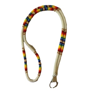 Correa de cordón con cuentas hecha a mano con diseño floral, collar de cuentas de semillas de diseño para sujetar el teléfono. - Product Image 4