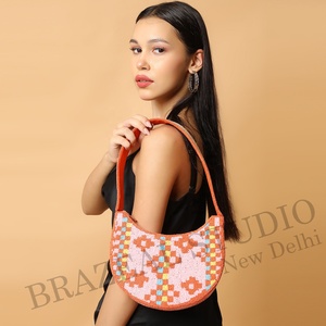 Nouvel Arrivage BRAZEAL STUDIO Sac à Main Pochette Épaule en Velours Tendance pour Femme avec Perles de Verre et Motif Géométrique - Product Image 4