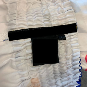 กางเกงมวยไทยผู้ชาย แข็งแรง ทนทาน ผลิตจากโพลีเอสเตอร์ 100% สำหรับฝึกซ้อม ดีไซน์ทันสมัยใหม่ล่าสุด บริการสกรีนโลโก้แบรนด์ตามสั่ง เนื้อผ้าระบายอากาศได้ดี - Product Image 6