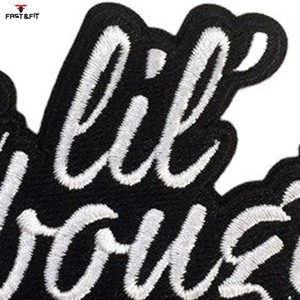 Parches Bordados en 3D de Alta Calidad con Logotipo Personalizado, Precio Económico, Borde Adhesivo Merrow para Gorras, Color y Tamaño Personalizados - Product Image 5