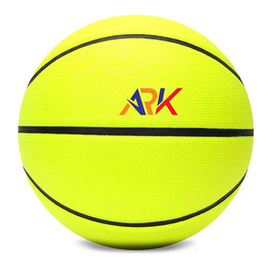Ballon de basketball de style professionnel avec une prise confortable et un poids équilibré pour l'entraînement et les matchs - Product Image 1