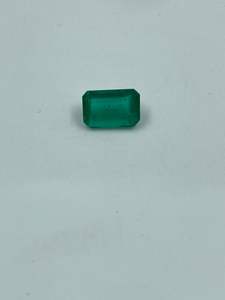 พลอยมรกตธรรมชาติสีเขียวทรงบาแกตต์ความใสสูง รูปทรงสี่เหลี่ยมผืนผ้า ขนาด 5x8 มม. น้ำหนัก 1.09 กะรัต สำหรับทำเครื่องประดับ - Product Image 5