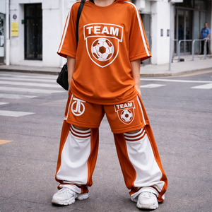 Créez votre propre survêtement d'hiver pour homme inspiré du football, en mélange de polyester, avec capuche - Style streetwear - Product Image 1