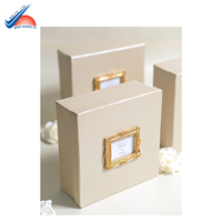 Boîte cadeau rigide de luxe avec serrure et poignée en métal | Boîte d'emballage de valise en carton personnalisée pour cadeaux