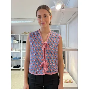 Veste d'hiver matelassée écologique pour femme, style indien vintage, imprimé floral, manches coupées, en coton fait main, légère - Product Image 5