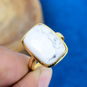 Bague en howlite naturelle en forme de coussin, plaquée or 18 carats sur argent sterling 925 - Product Image 1