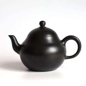Encantadora tetera con diseño floral, boquilla de vertido suave, mango de agarre cómodo, cuerpo que retiene el calor, perfecta para servir té - Product Image 4