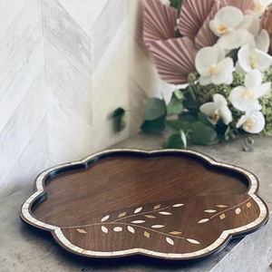 Plateau à chocolat rond en bois d'acacia fabriqué à la main avec incrustation de nacre Plateau de service décoratif élégant pour les bonbons - Product Image 3