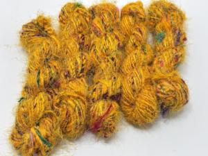 Fil de soie de sari recyclé coloré, fibre texturée filée à la main pour le crochet, le tricot, le tissage, artisanat textile durable - Product Image 4
