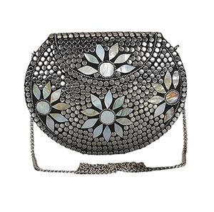 Pochette vintage en métal écologique avec motif géométrique, fermeture magnétique, perles et chaînes, doublure en coton, usage quotidien - Product Image 4