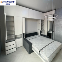Lit Murphy horizontal blanc avec armoire, vitrine et rangement supérieur, lit mural pliable pour chambre d'amis