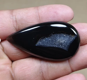 พลอยออนิกซ์สีดำธรรมชาติคุณภาพสูงทรงหยดน้ำแบบหลวมขัดเงาโดย Alba Gems สำหรับทำแหวน จี้ และเครื่องประดับ - Product Image 4