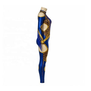 Costume de scène personnalisé pour homme, motif léopard bleu, combinaison intégrale avec franges dorées, tenue de performance légère - Product Image 3